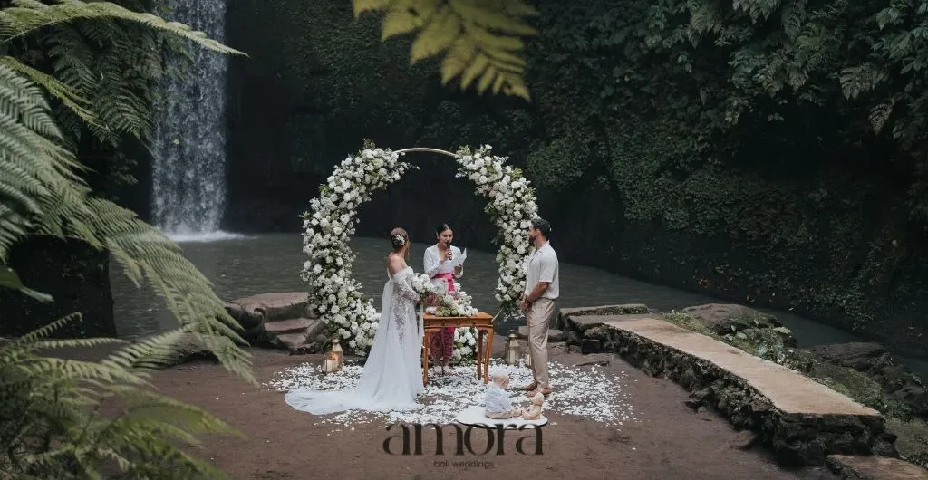 TibumanaWaterfallElopementPackagehero