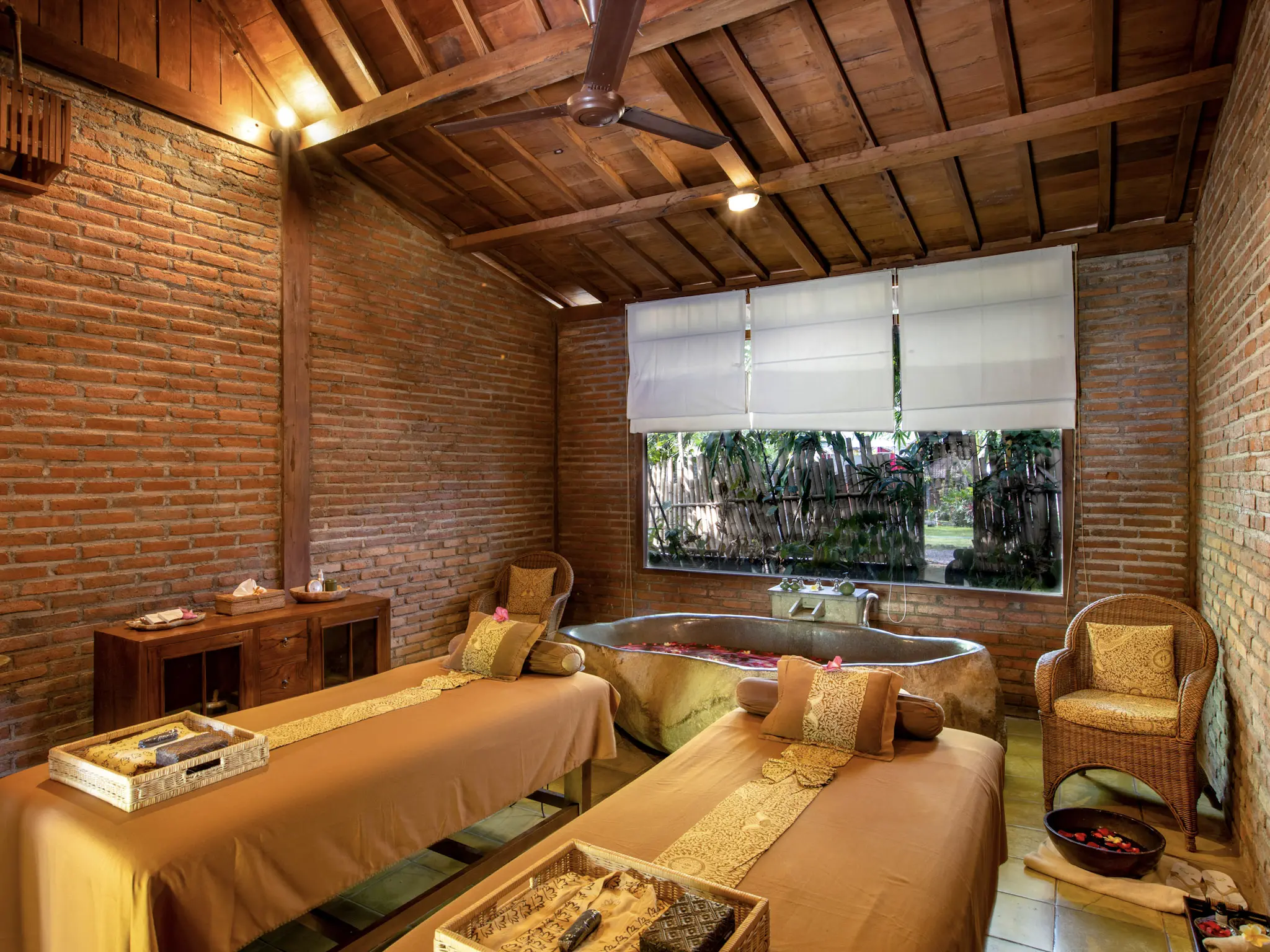 Elopement jungle wedding in canggu