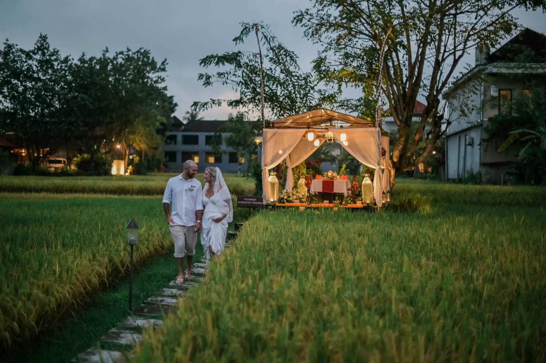 Green rooftop elopement in ubud center