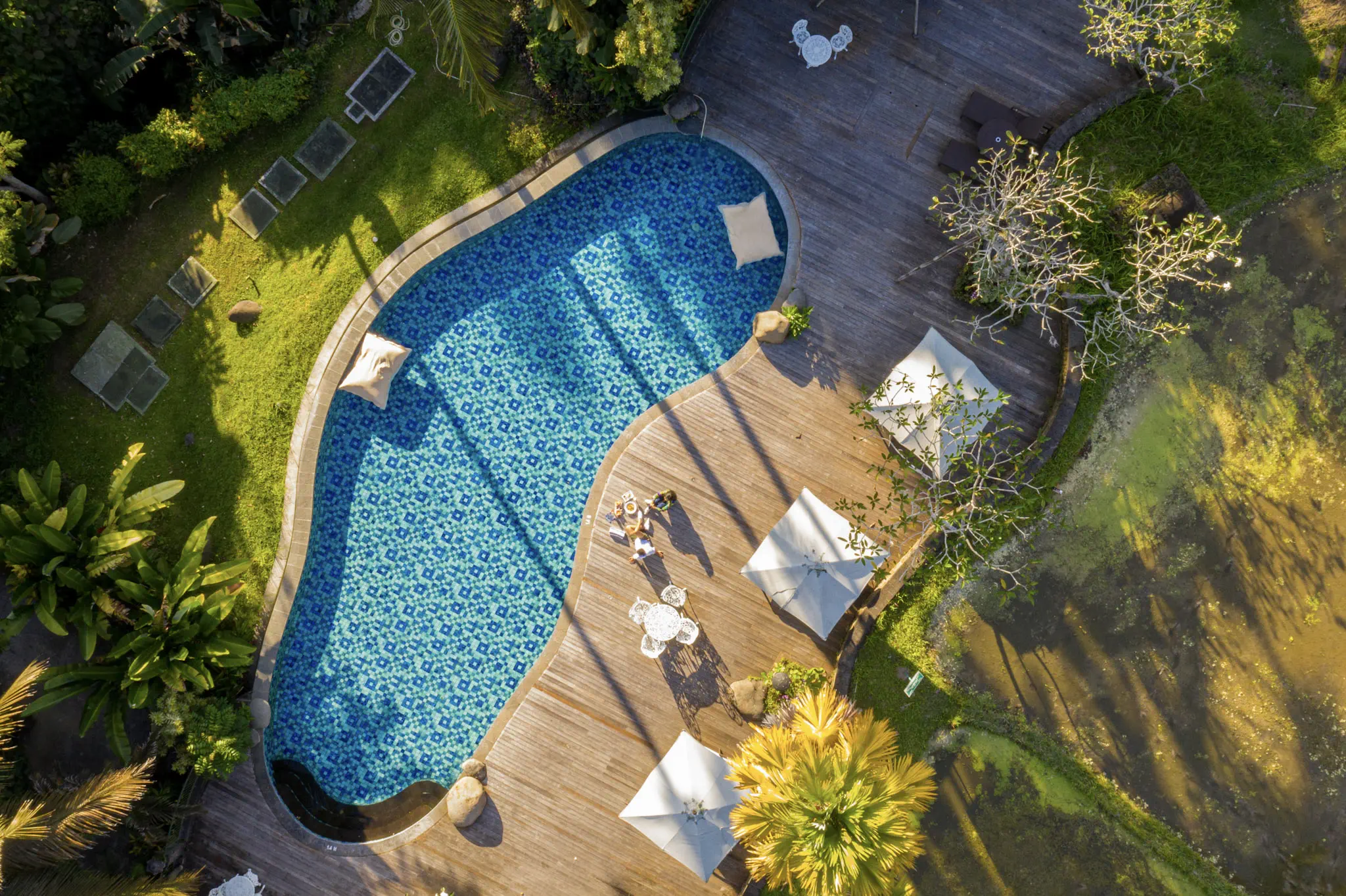 Green rooftop elopement in ubud center