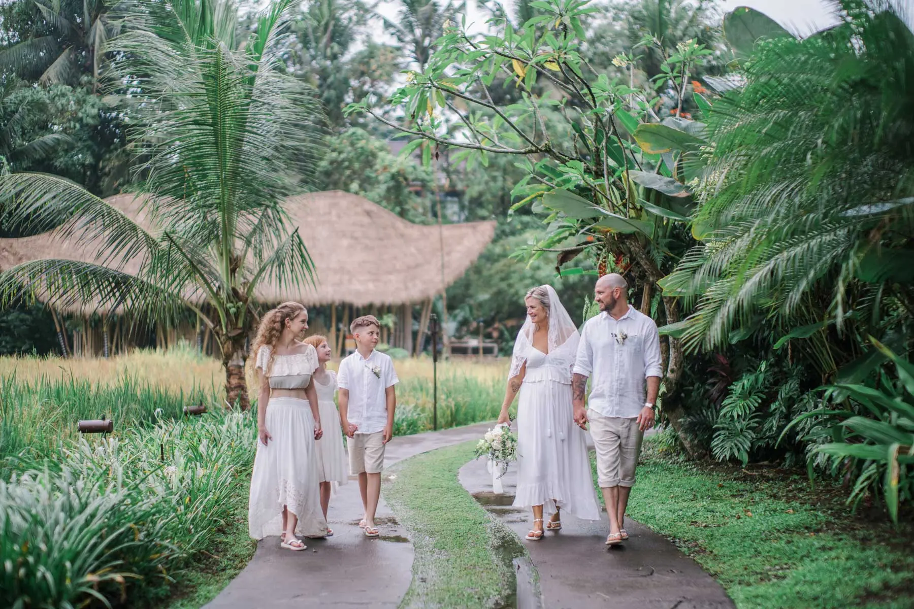 Green rooftop elopement in ubud center