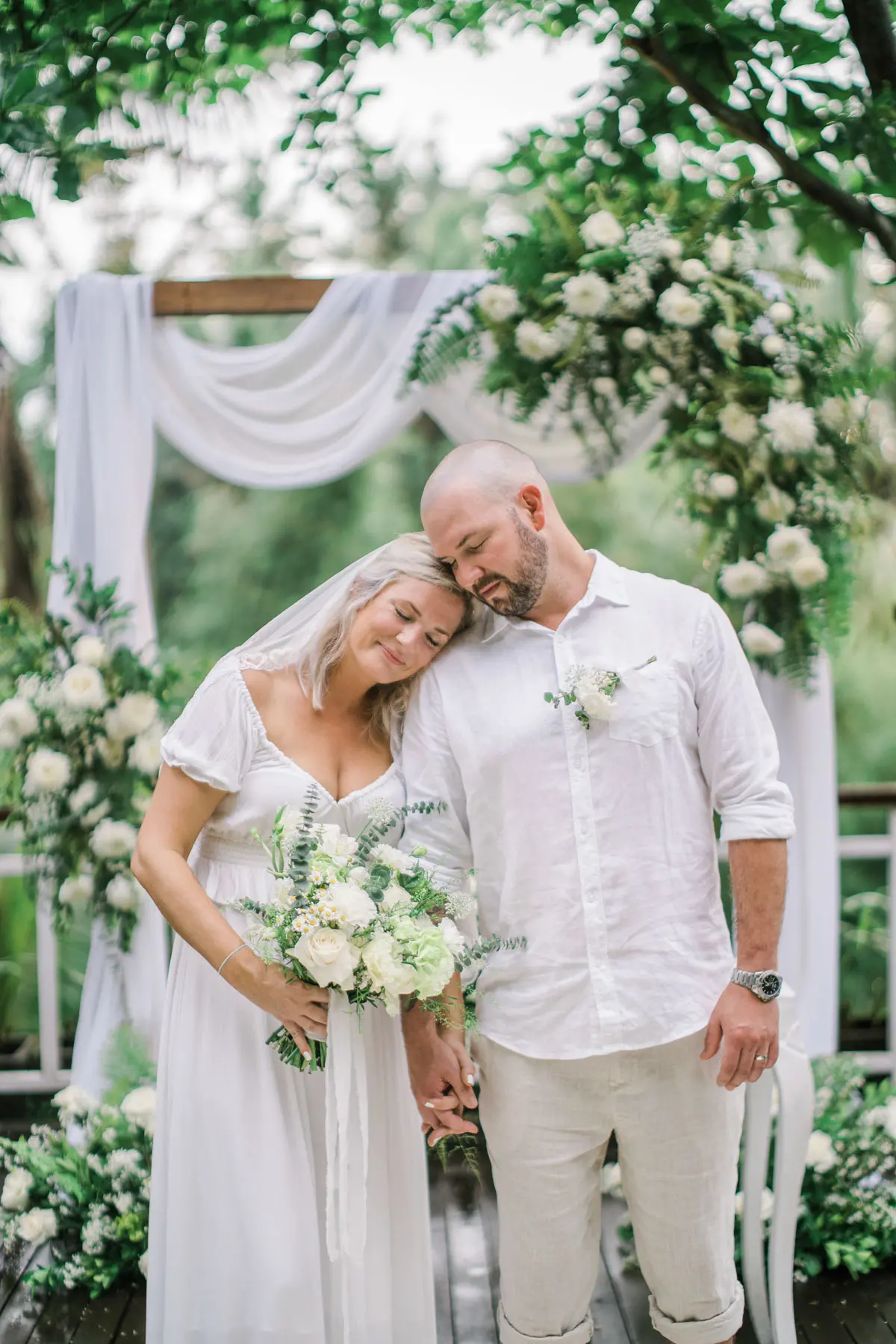 Green rooftop elopement in ubud center