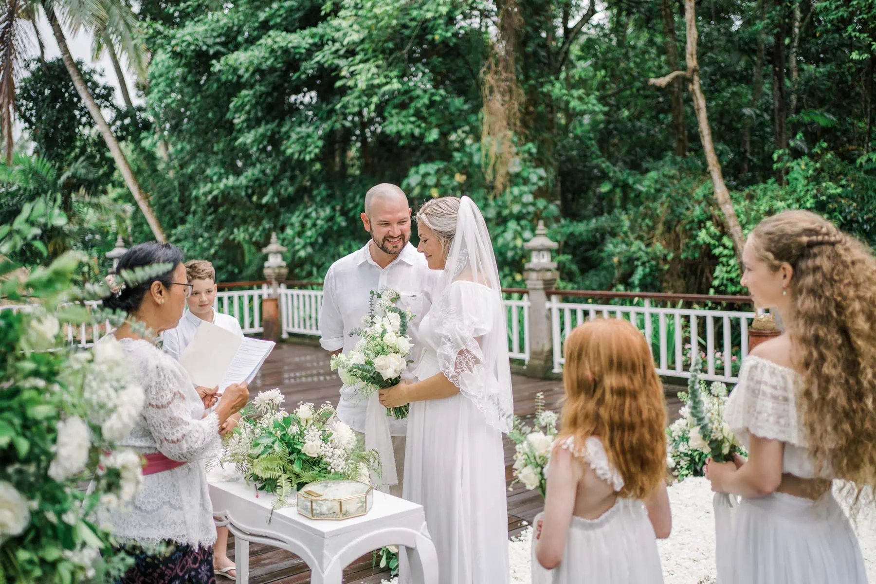 Green rooftop elopement in ubud center