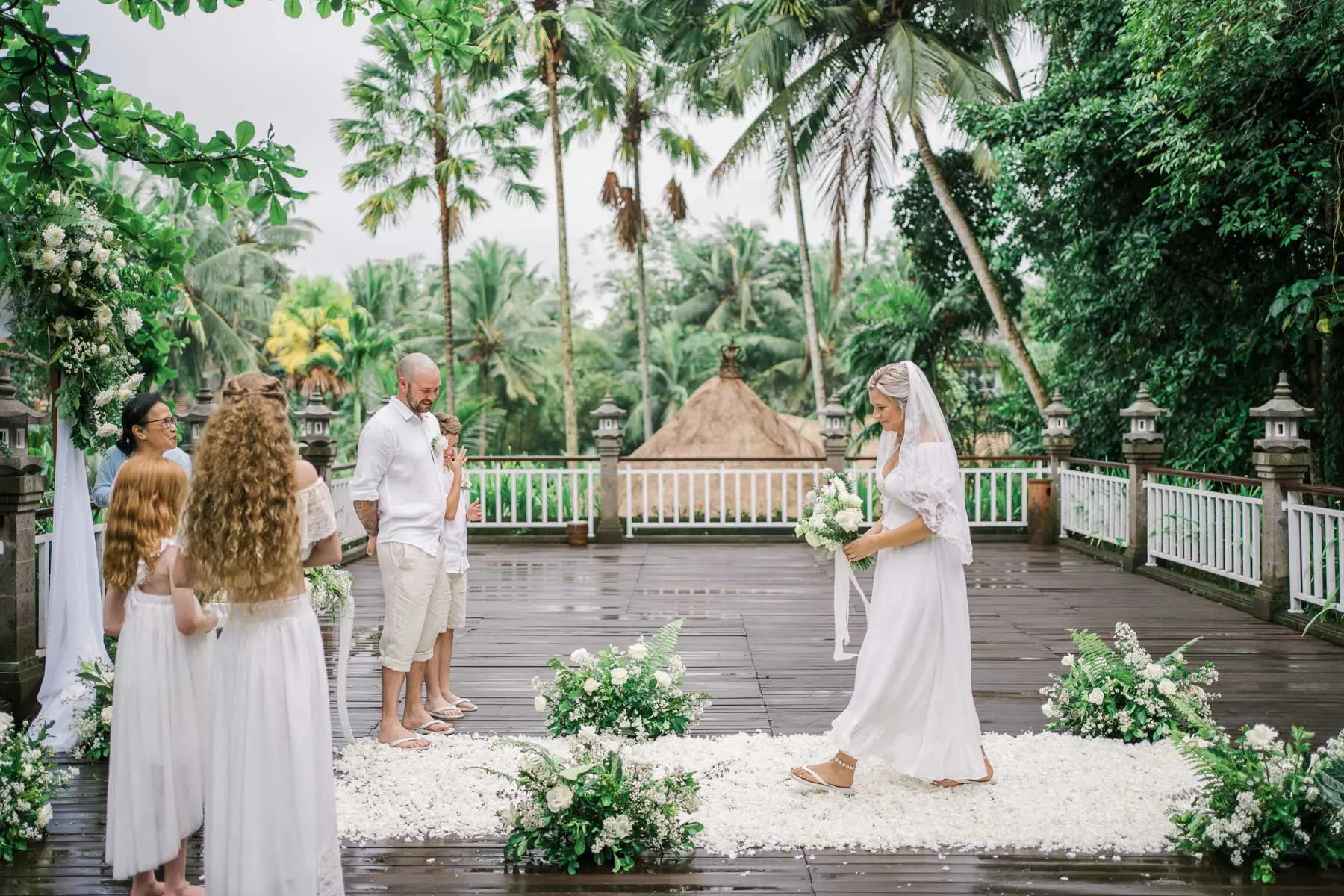 Green rooftop elopement in ubud center