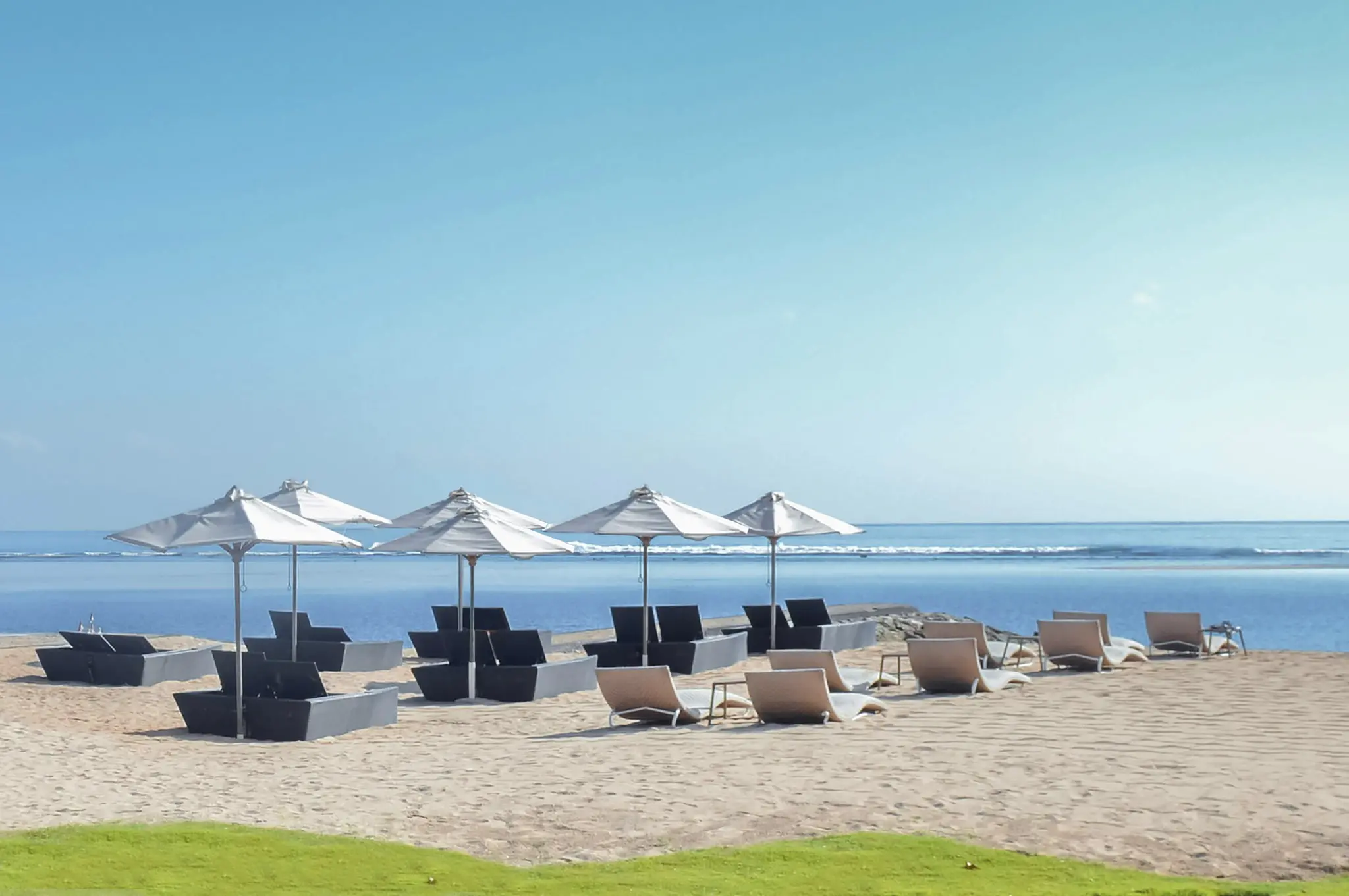 Simple elopement beach wedding in bali