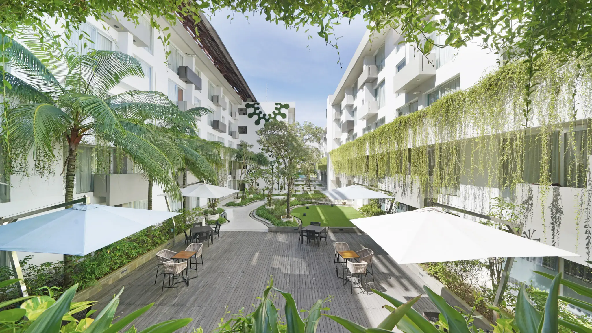 Simple elopement beach wedding in bali