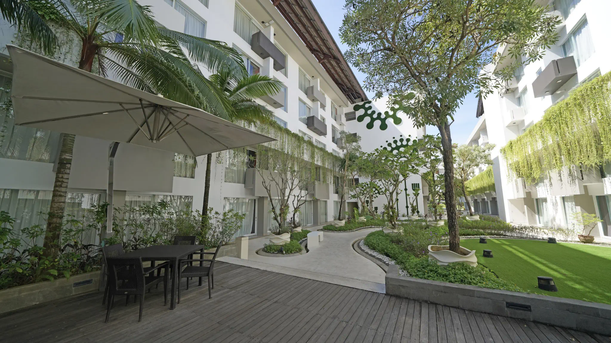 Simple elopement beach wedding in bali