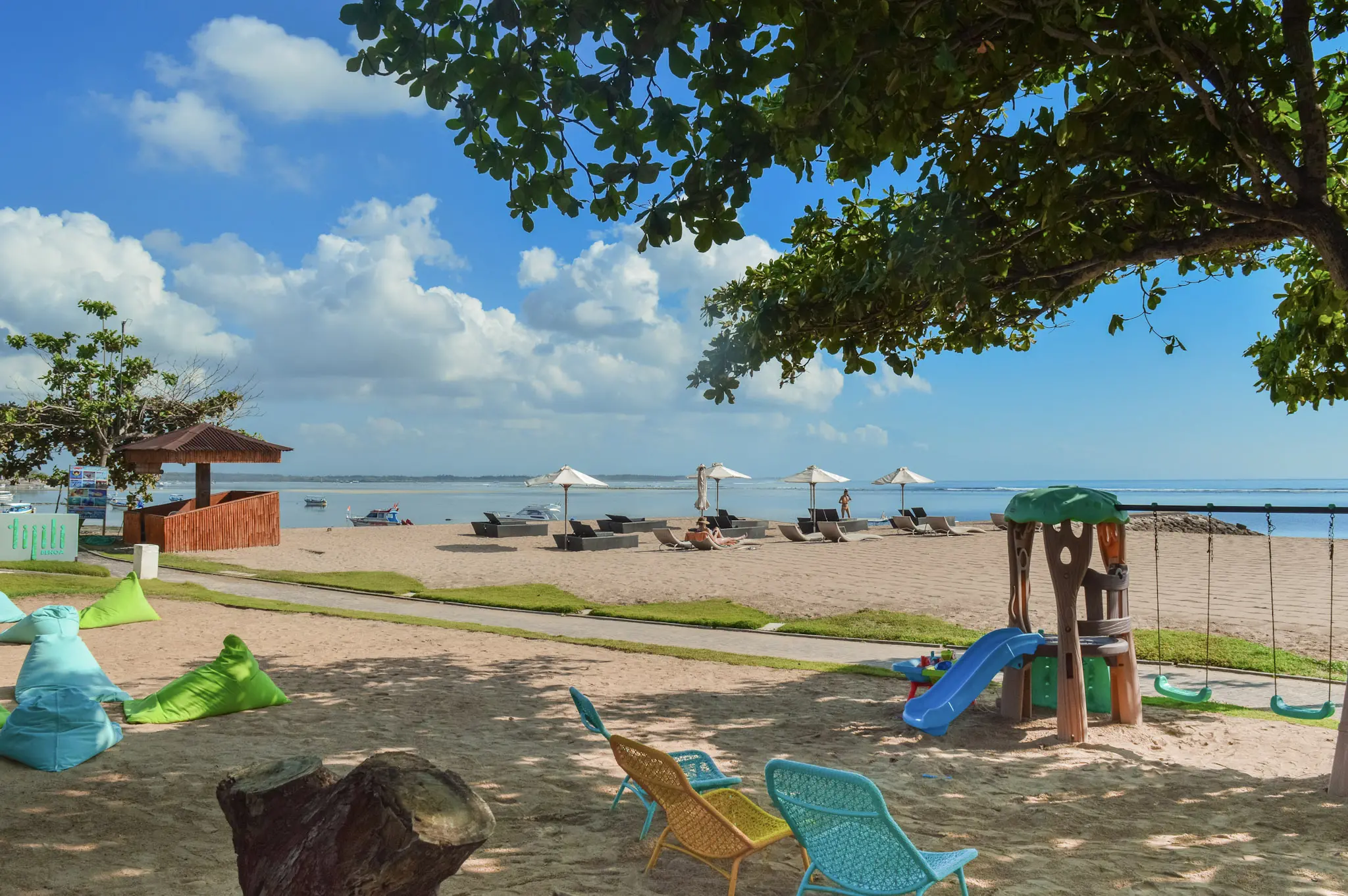 Simple elopement beach wedding in bali