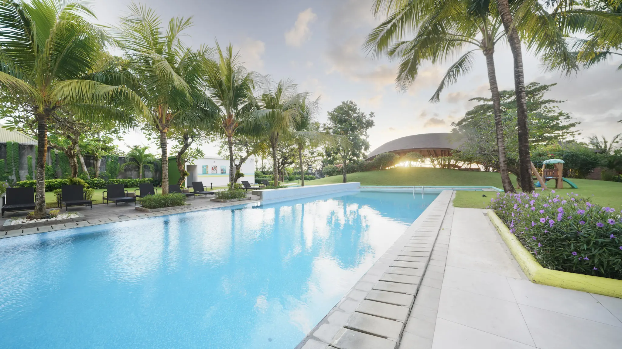 Simple elopement beach wedding in bali