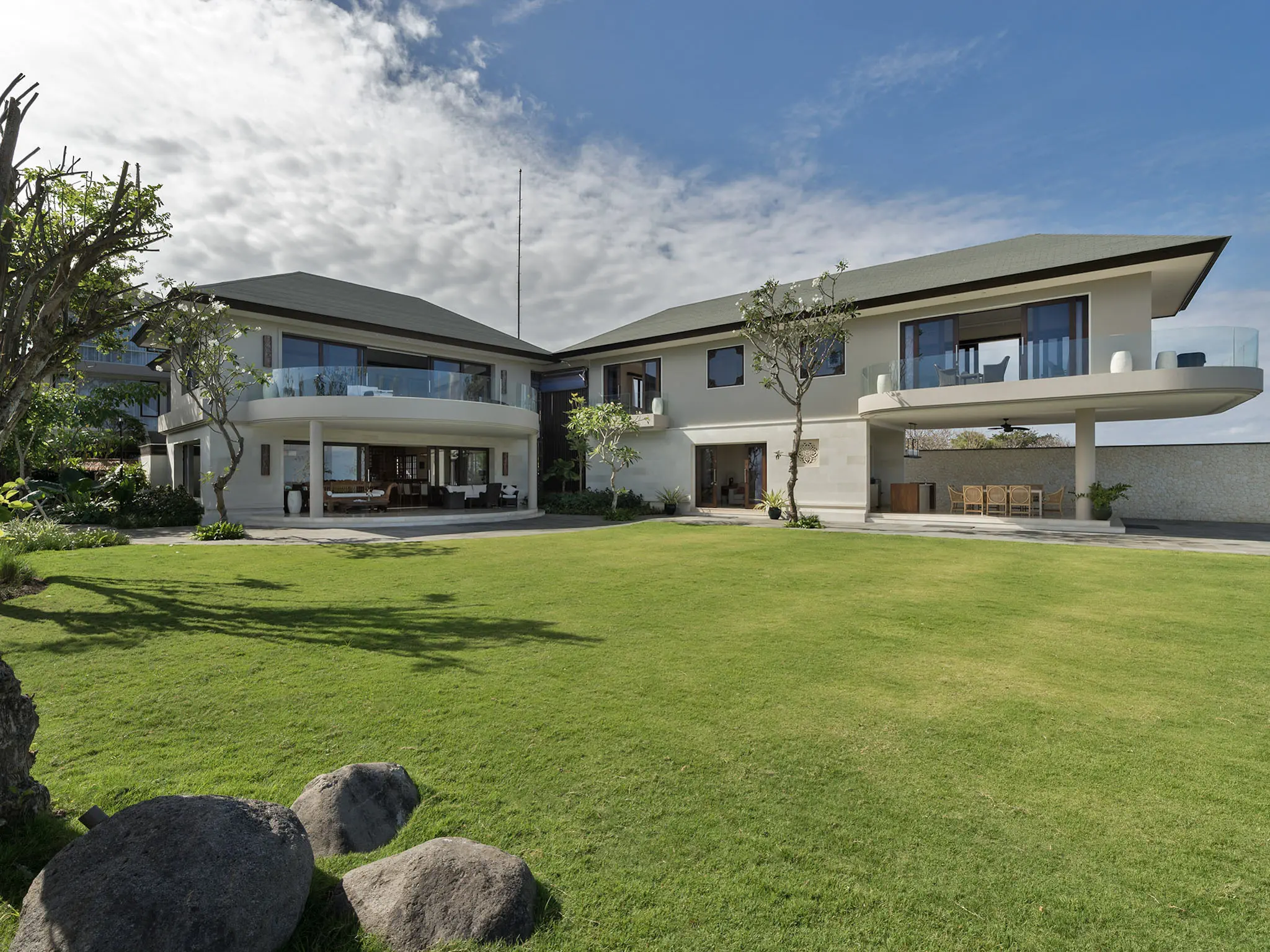 Pandawa cliff estate wedding in villa pala