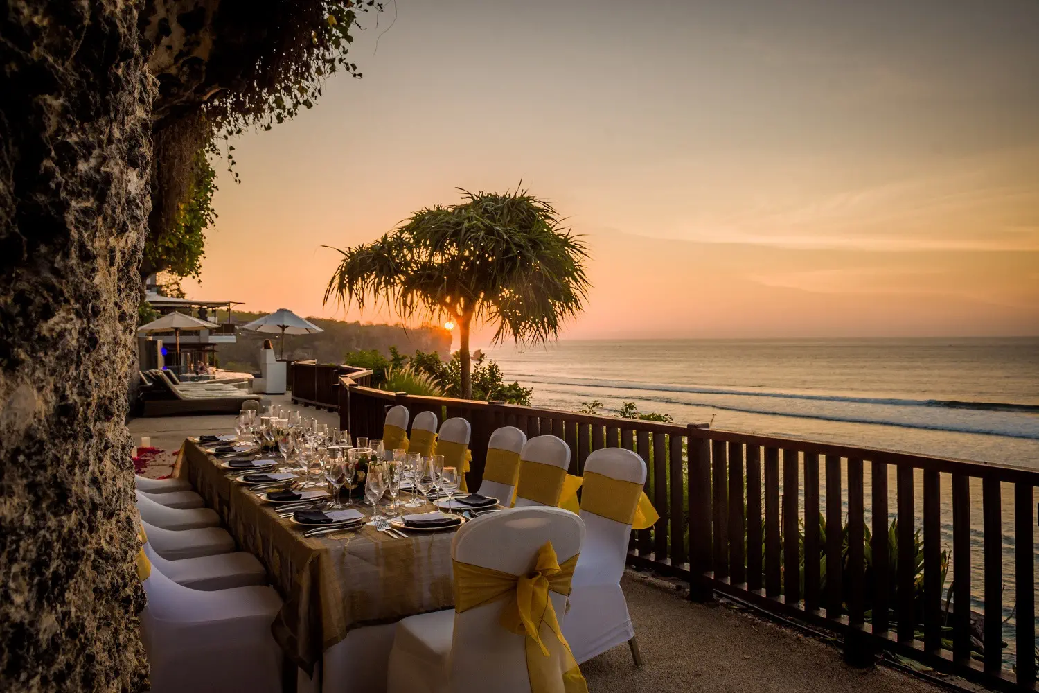 Small wedding in uluwatu contemporary chapel